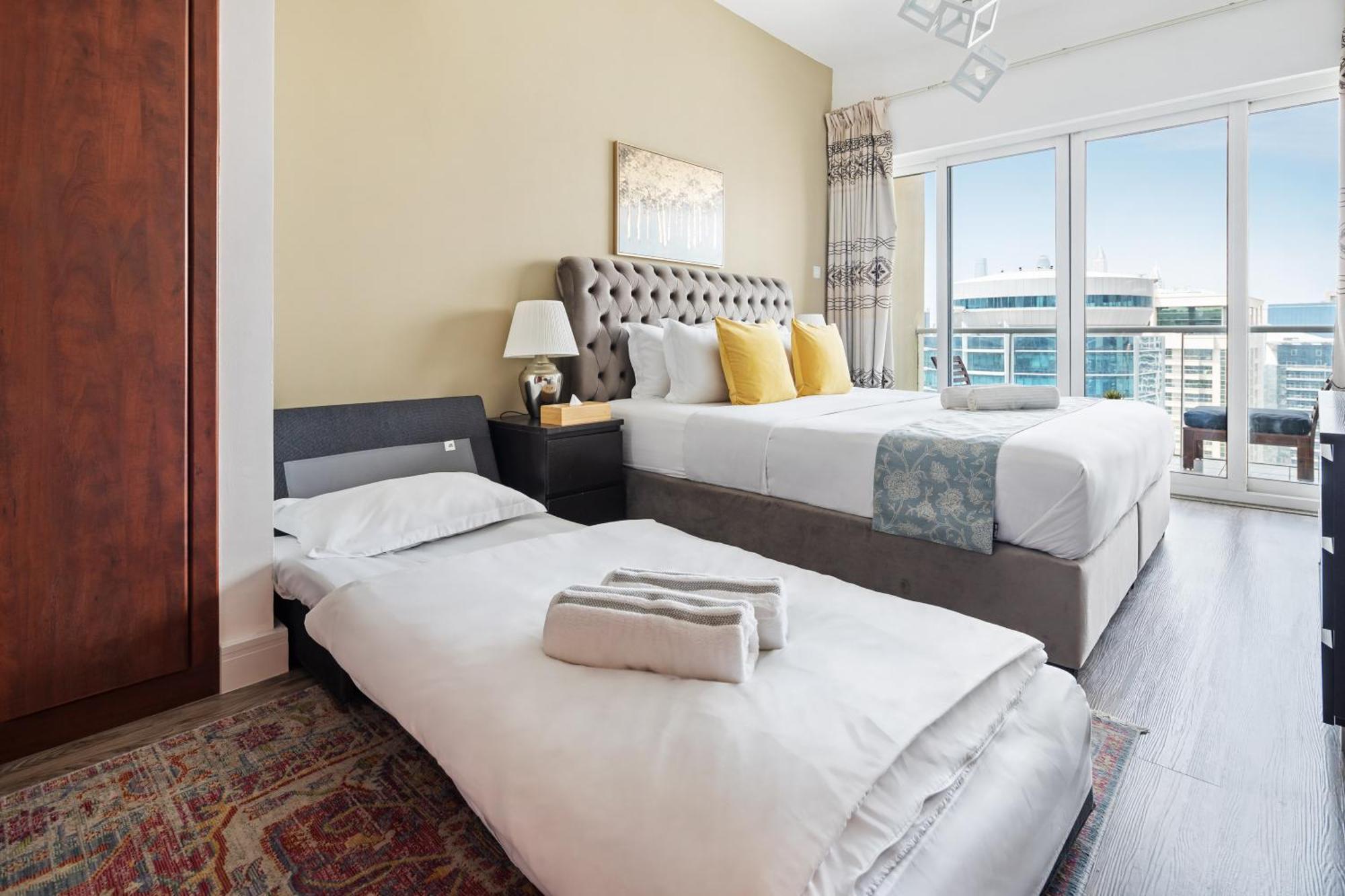 La Buena Vida: Panoramic Lake View Condo Near Dubai JLT Metro Exterior photo